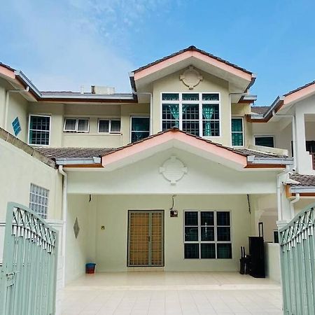 LILY VACATION HOME at CAMERON HIGHLANDS - 13 PAX,FREE WiFi w CARPORCH Tanah Rata Zewnętrze zdjęcie