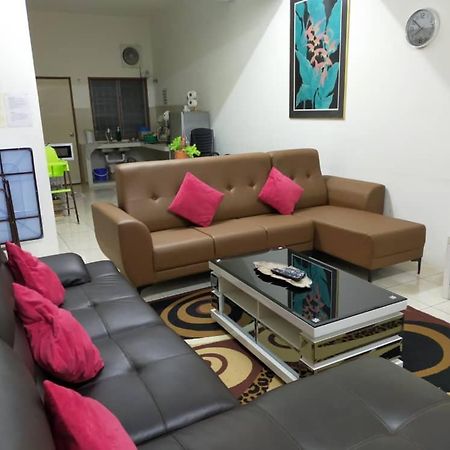 LILY VACATION HOME at CAMERON HIGHLANDS - 13 PAX,FREE WiFi w CARPORCH Tanah Rata Zewnętrze zdjęcie