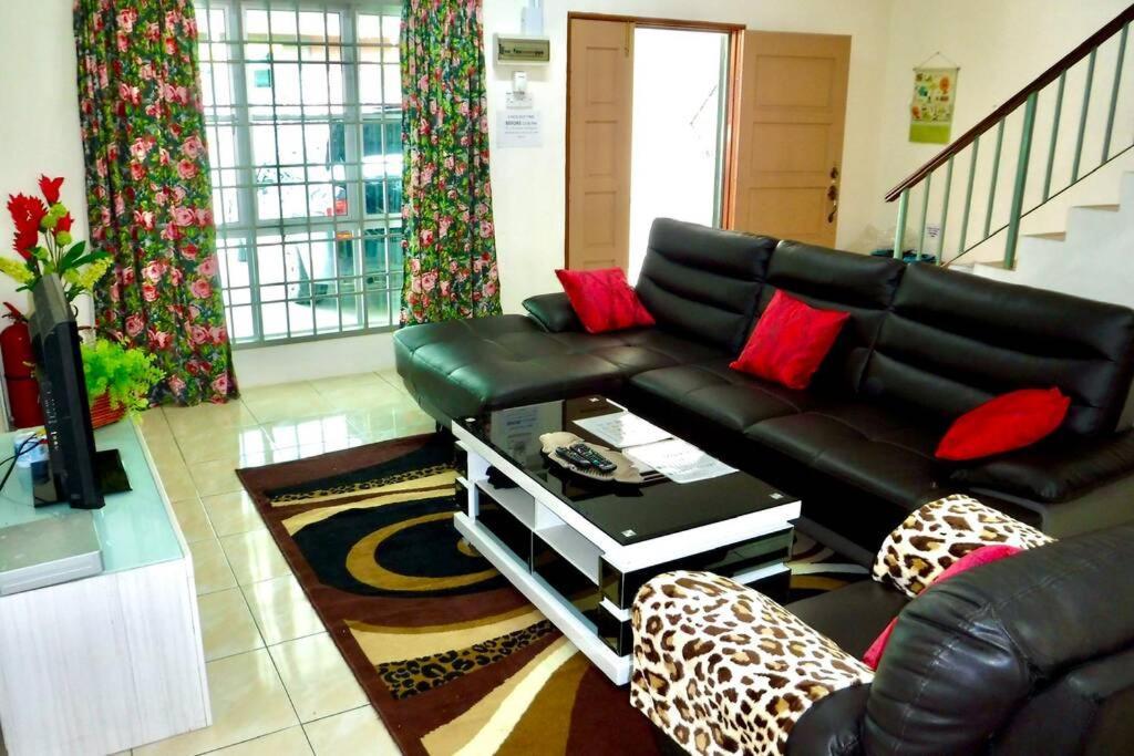 LILY VACATION HOME at CAMERON HIGHLANDS - 13 PAX,FREE WiFi w CARPORCH Tanah Rata Zewnętrze zdjęcie