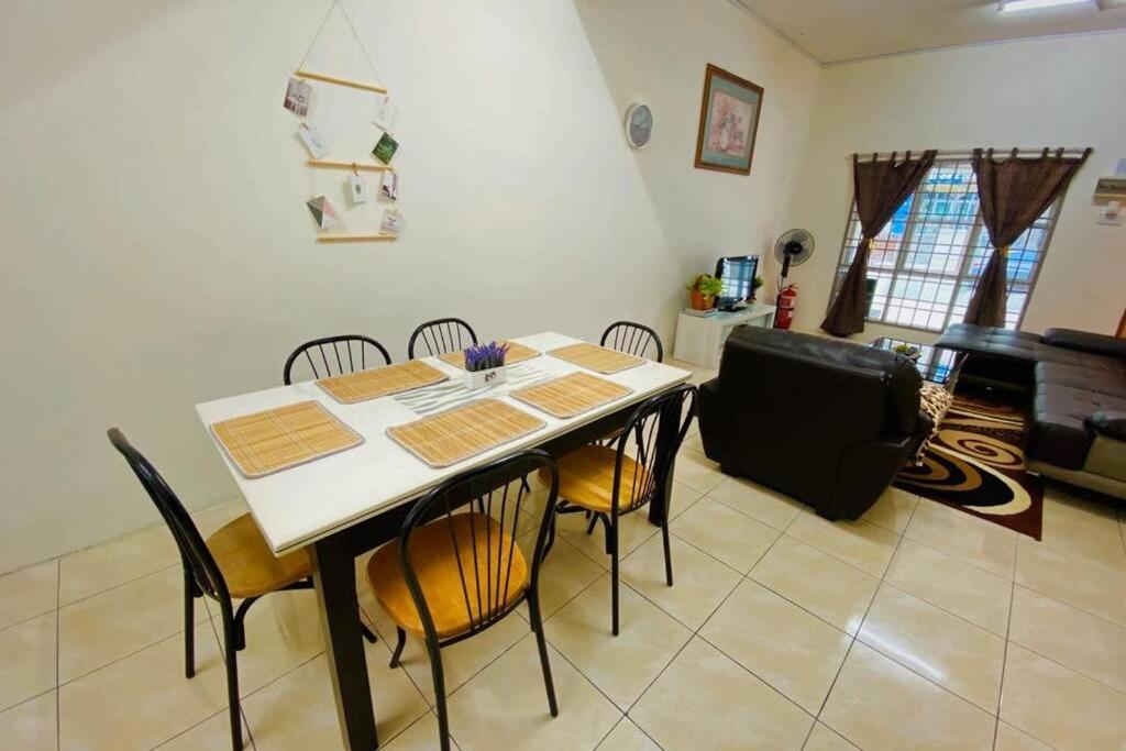LILY VACATION HOME at CAMERON HIGHLANDS - 13 PAX,FREE WiFi w CARPORCH Tanah Rata Zewnętrze zdjęcie