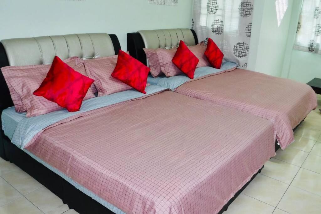 LILY VACATION HOME at CAMERON HIGHLANDS - 13 PAX,FREE WiFi w CARPORCH Tanah Rata Zewnętrze zdjęcie