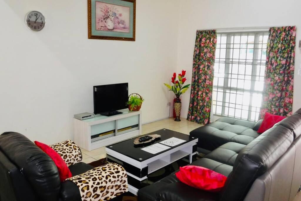 LILY VACATION HOME at CAMERON HIGHLANDS - 13 PAX,FREE WiFi w CARPORCH Tanah Rata Zewnętrze zdjęcie